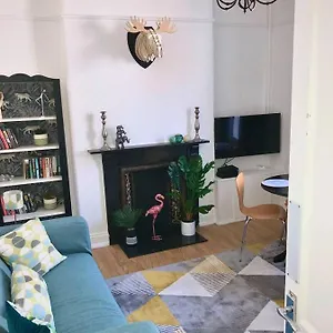 4 Double Beds City House, Virgin Tv Wifi Free Parking Cardiff